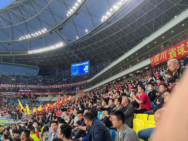 米乐足球官网-体育赛事引发球迷狂热，现场火爆