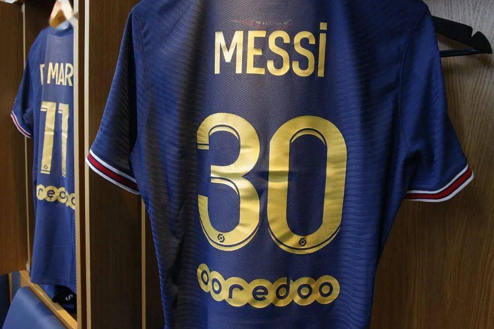 米乐直播官网-巴黎圣日耳曼球员荣获金球奖候选的简单介绍