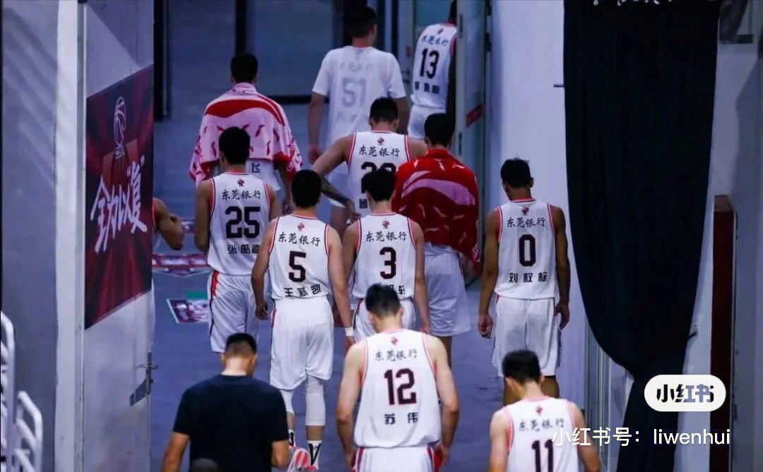 米乐体育平台官网-年轻后卫表现抢眼，华南虎轻取胜利